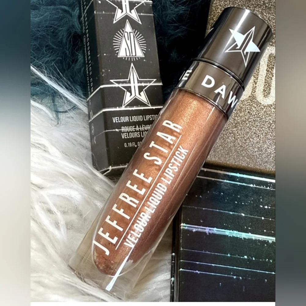 Jeffree Star includes vibrant